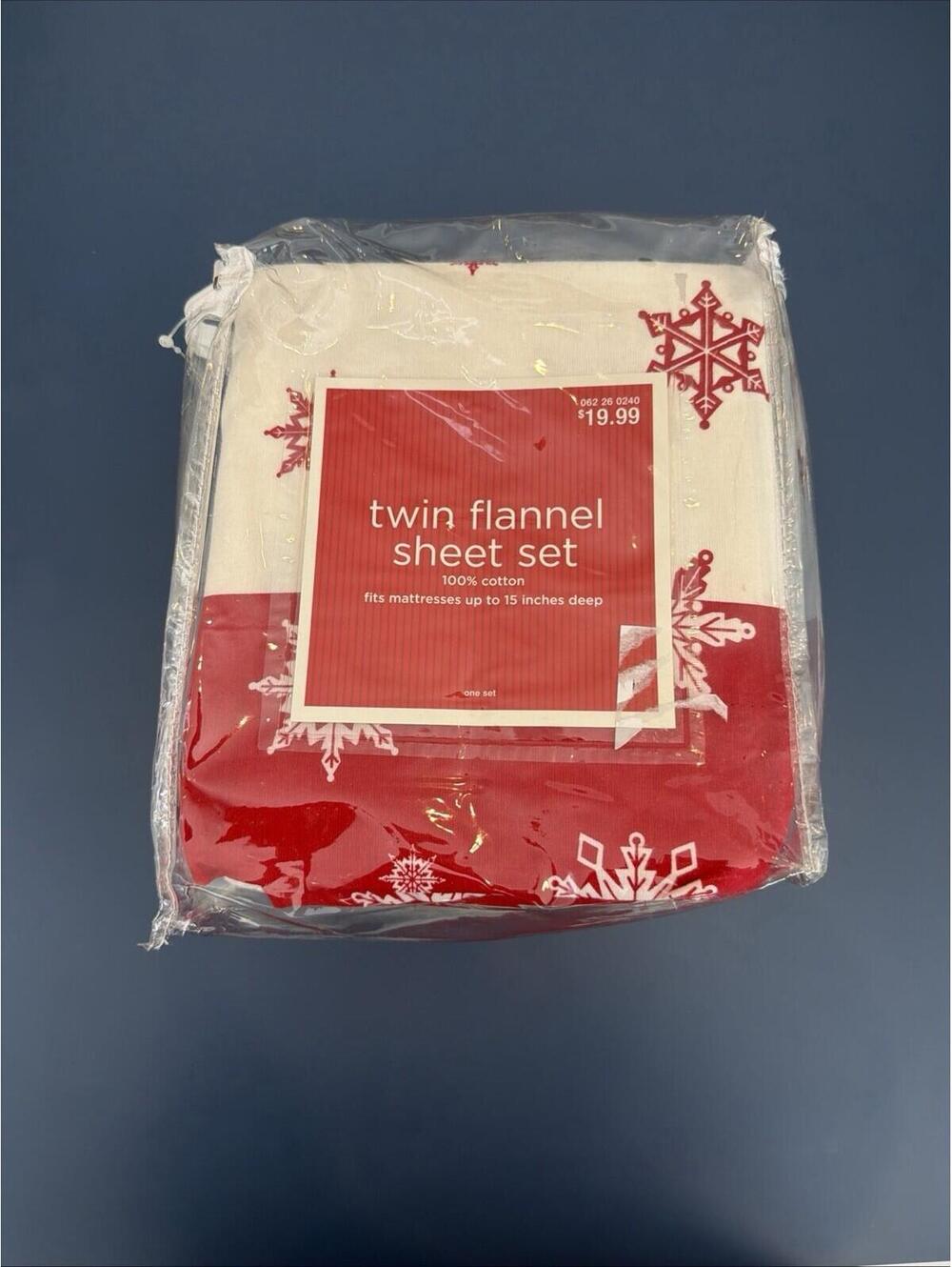 Target Brands 2008 Twin Flannel Sheet Set Snowflakes  NIB